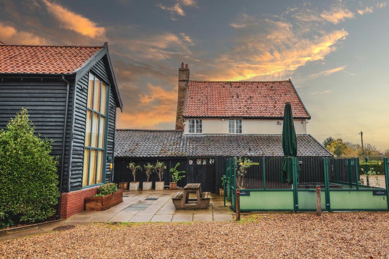 The Auberge Yaxley  Buitenkant foto