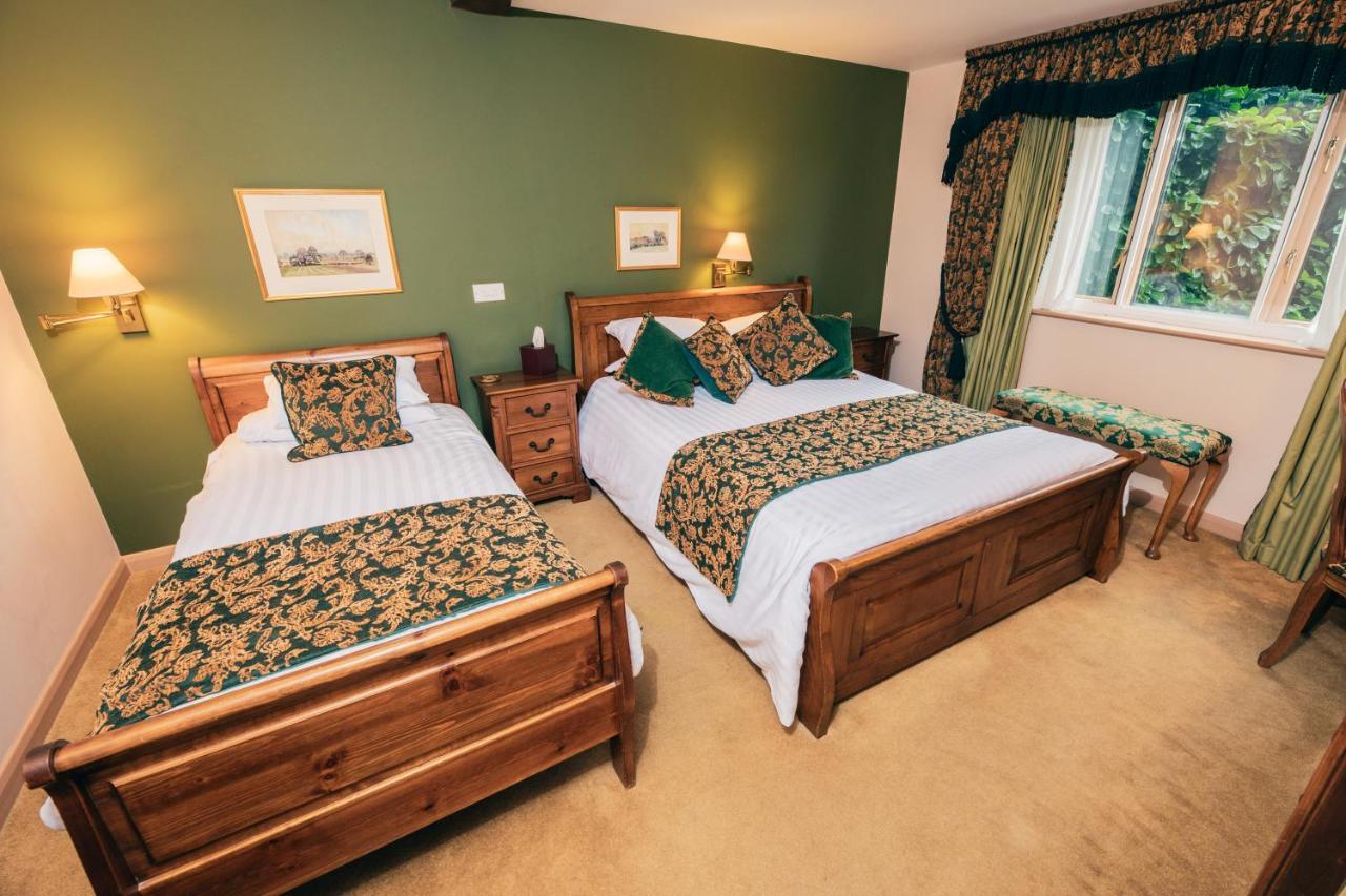 The Auberge Yaxley  Buitenkant foto