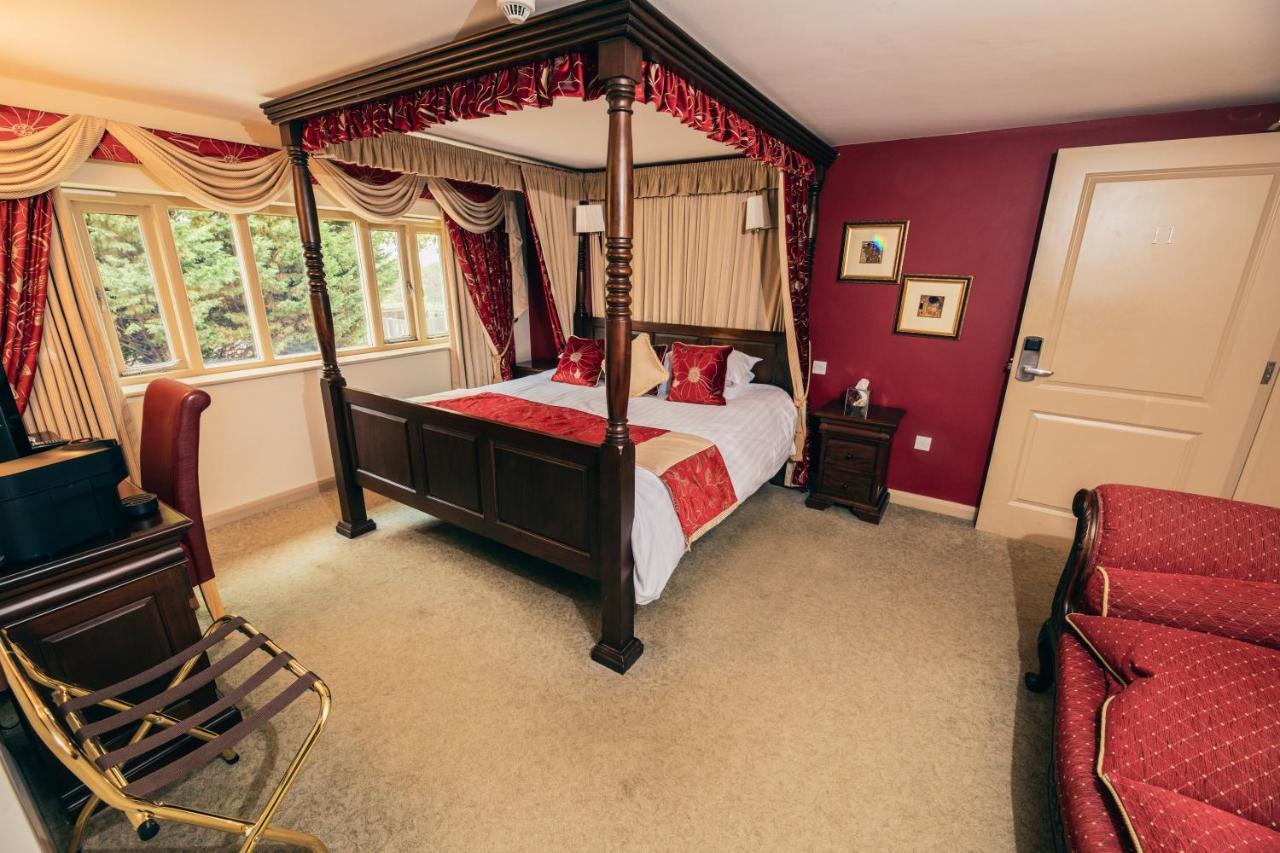 The Auberge Yaxley  Buitenkant foto